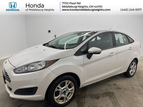 Used 2016 Ford Fiesta SE image 1