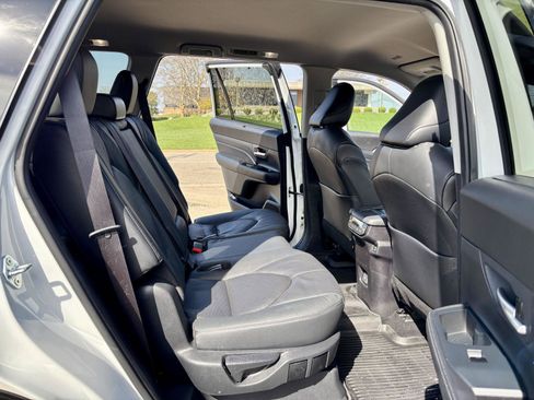 Used 2024 Toyota Grand Highlander Limited AWD/4WD image 9