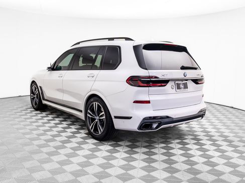 Used 2024 BMW X7 xDrive40i w/ M Sport Package image 3