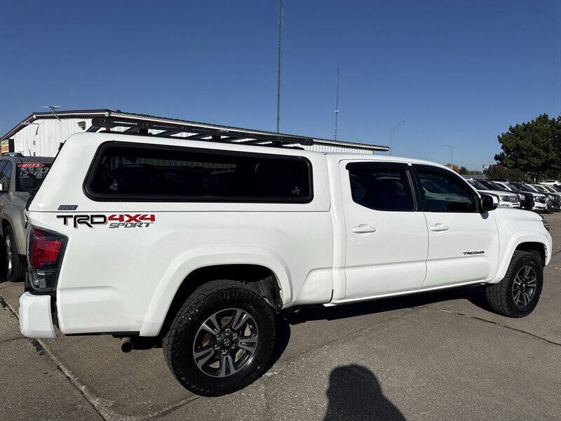 Used 2016 Toyota Tacoma TRD Sport AWD/4WD image 8
