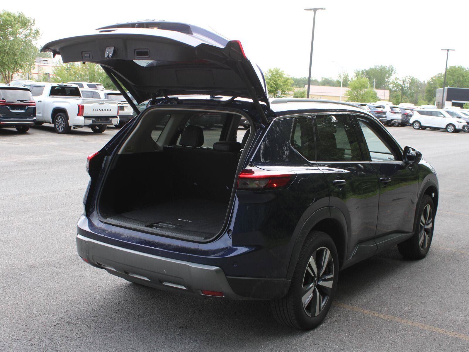 Used 2026 Nissan Rogue SL AWD/4WD image 7