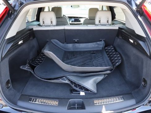 Used 2022 Cadillac XT4 Premium Luxury w/ Safety Alert Package image 9