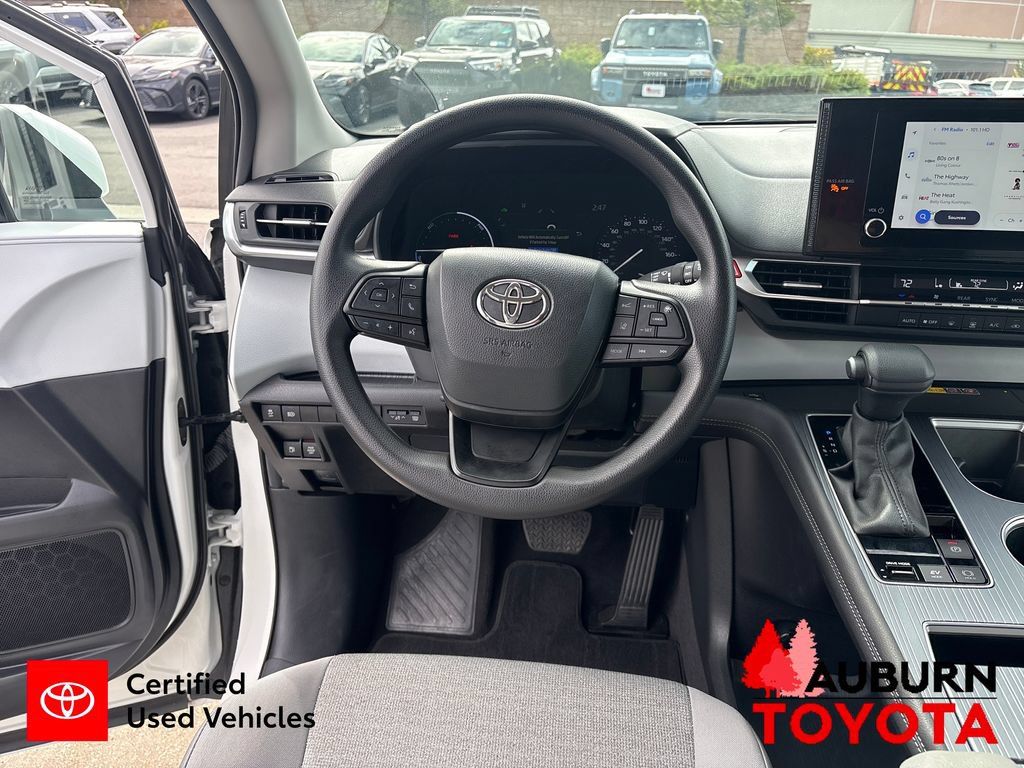 Certified 2025 Toyota Sienna LE FWD image 20