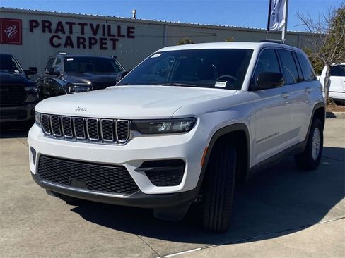 New 2025 Jeep Grand Cherokee Laredo image 29