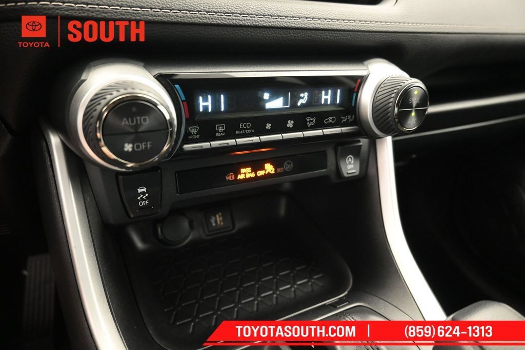 Used 2025 Toyota RAV4 XLE AWD/4WD image 19