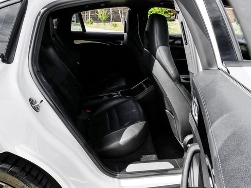 Used 2018 Porsche Panamera 4 image 39