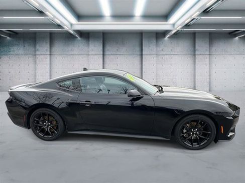 Used 2024 Ford Mustang Premium image 3