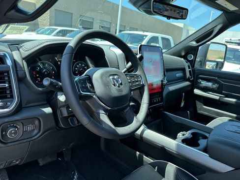 New 2026 RAM 2500 Laramie AWD/4WD image 18