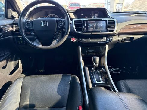 Used 2016 Honda Accord Touring image 16
