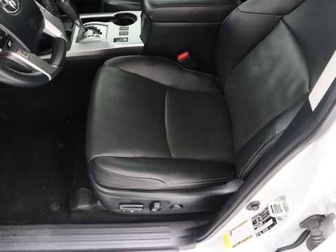 Used 2024 Toyota 4Runner Limited RWD image 15