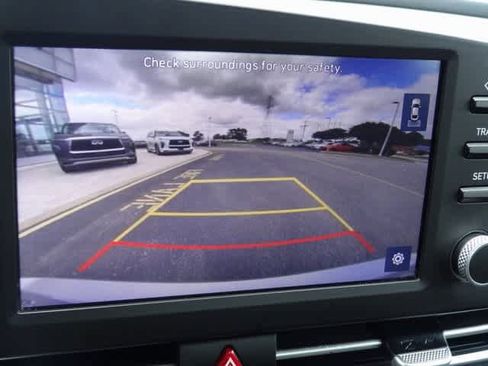 Used 2023 Hyundai Elantra SEL image 24