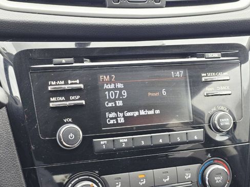 Used 2014 Nissan Rogue SV AWD/4WD image 16