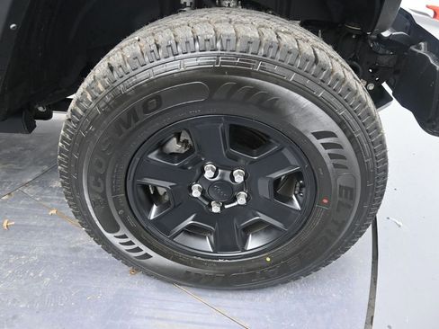 Used 2021 Jeep Gladiator Mojave w/ Auxiliary Switch Group image 35