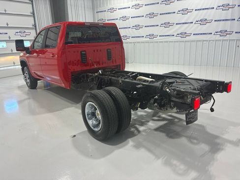 Used 2024 Chevrolet Silverado 3500 LT w/ Convenience Package AWD/4WD image 4