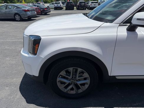 Used 2023 Kia Telluride LX FWD image 11