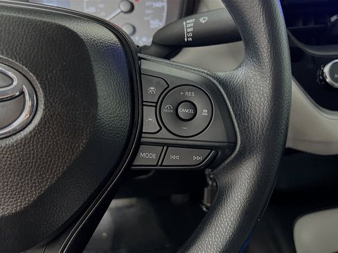Used 2025 Toyota Corolla LE image 20