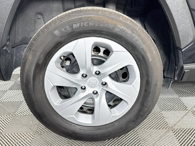 Used 2025 Toyota RAV4 LE AWD/4WD image 29