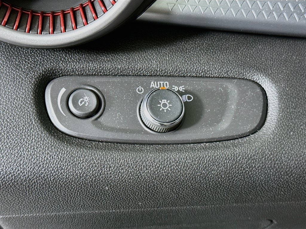 Used 2026 Chevrolet Trax RS w/ Sunroof Package FWD image 10
