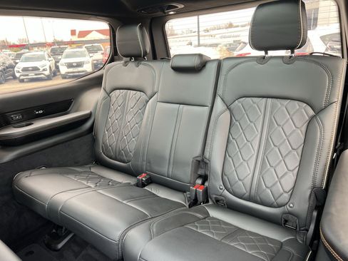 Used 2024 Jeep Grand Wagoneer Series III image 25