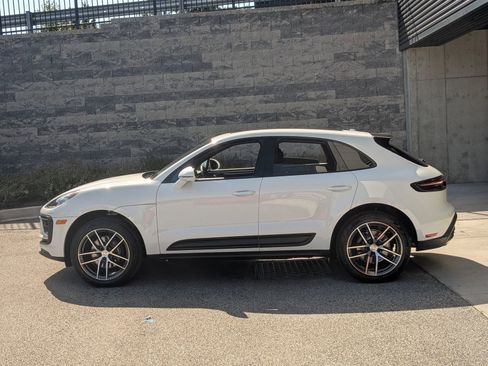 Certified 2026 Porsche Macan AWD/4WD image 2