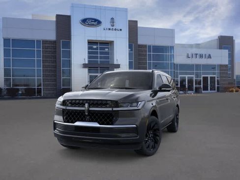 New 2026 Lincoln Navigator Reserve w/ Jet Appearance Package image 2
