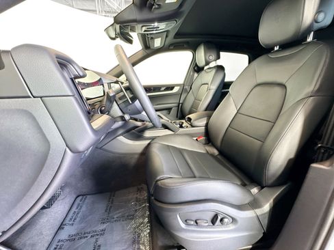Used 2025 Porsche Cayenne image 5