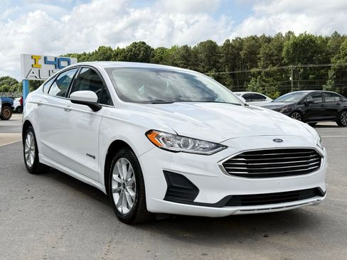 Used 2019 Ford Fusion SE FWD image 4