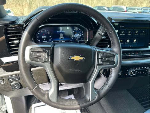 Used 2022 Chevrolet Silverado 1500 LT AWD/4WD image 18