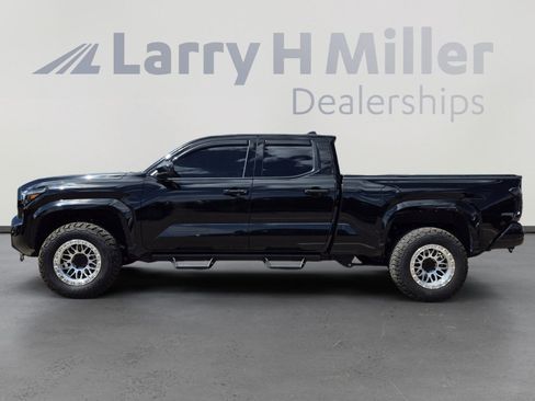 Used 2025 Toyota Tacoma SR5 AWD/4WD image 2