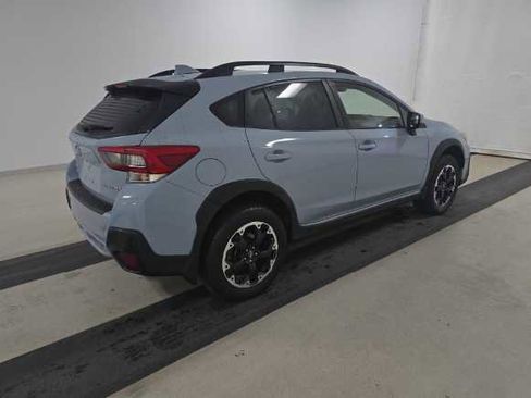 Used 2022 Subaru Crosstrek 2.0i Premium w/ Moonroof Package image 5