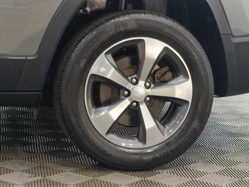 Used 2019 Jeep Cherokee Limited image 50