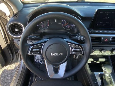 Used 2023 Kia Forte LXS w/ LXS Technology Package image 10