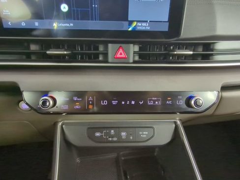 Used 2025 Kia Carnival EX FWD image 24