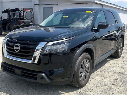Certified 2025 Nissan Pathfinder S FWD image 2