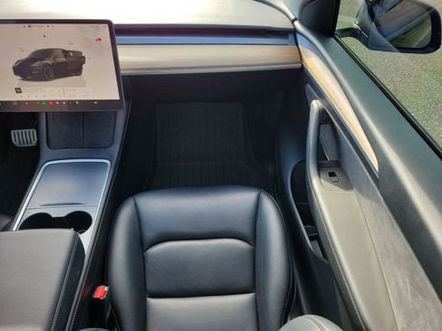 Used 2022 Tesla Model Y Performance image 15