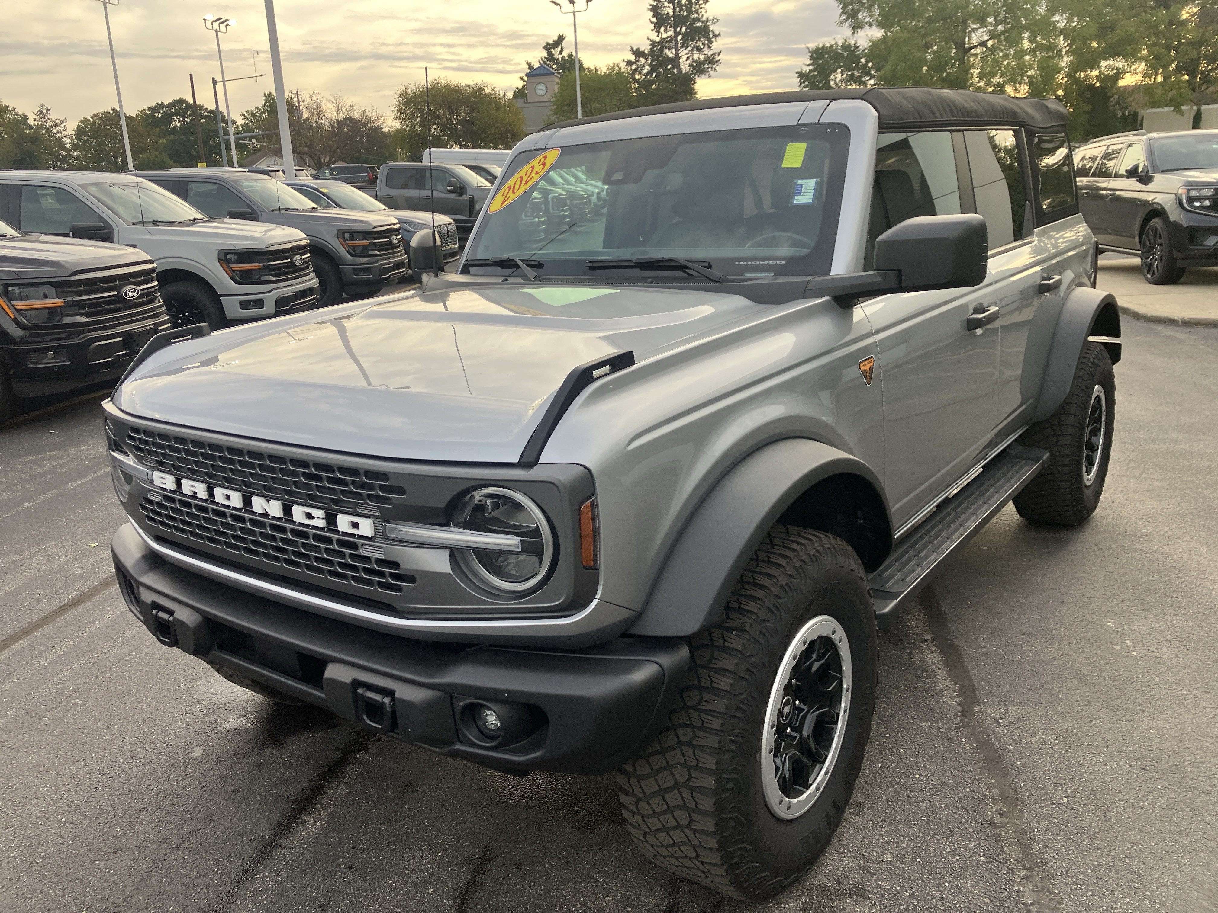 Used 2023 Ford Bronco Badlands w/ Sasquatch Package AWD/4WD image 4
