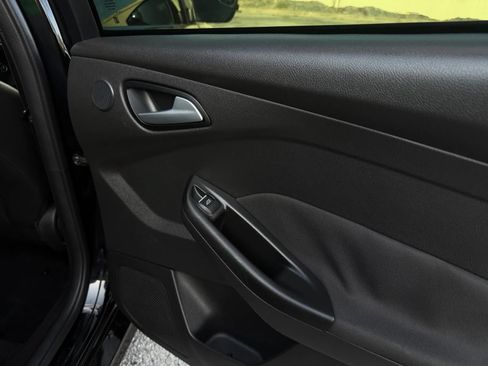 Used 2017 Ford Focus ST w/ Equipment Group 401A FWD image 28