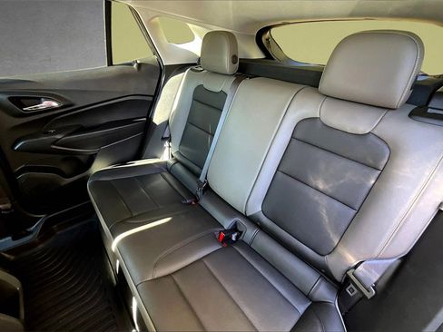 Used 2025 Chevrolet Trax ACTIV w/ Sunroof Package image 19