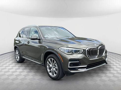 Used 2022 BMW X5 sDrive40i w/ Executive Package RWD image 2