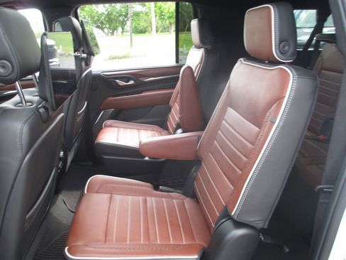 Used 2024 GMC Yukon XL Denali Ultimate AWD/4WD image 25