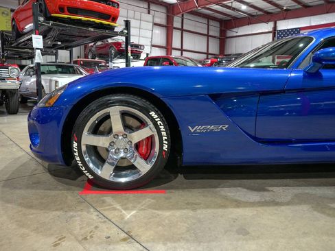 Used 2006 Dodge Viper SRT-10 w/ First Edition Group RWD image 3
