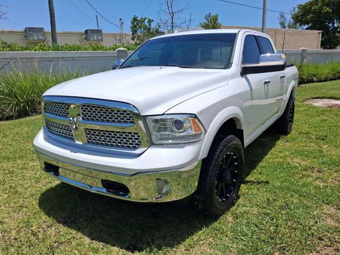 Used 2014 RAM 1500 Laramie w/ Convenience Group AWD/4WD image 2