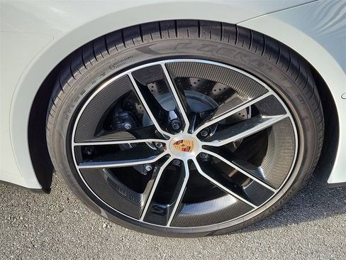 Certified 2025 Porsche 911 Carrera image 11