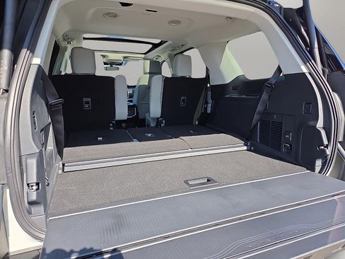 New 2026 Ford Expedition Active image 8