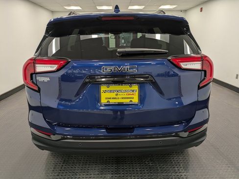 Used 2023 GMC Terrain SLE w/ Driver Convenience Package image 5