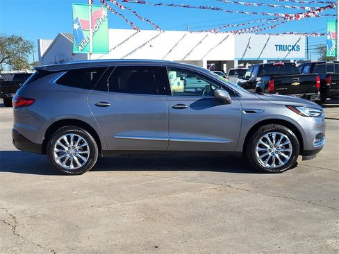 Used 2020 Buick Enclave Essence w/ Sound and Sites Package image 8