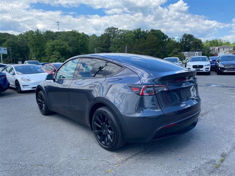 Used 2024 Tesla Model Y Long Range RWD image 3
