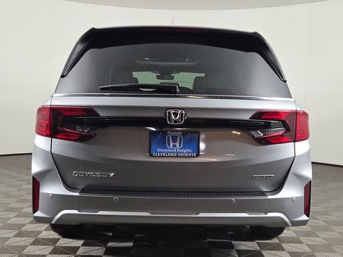 New 2026 Honda Odyssey Touring image 7
