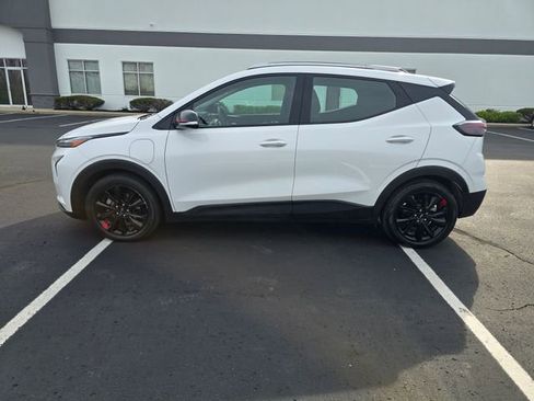 Used 2023 Chevrolet Bolt EUV LT w/ Redline Edition image 7