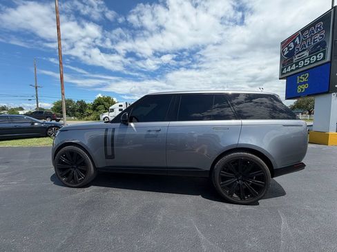 Used 2025 Land Rover Range Rover SE AWD/4WD image 6